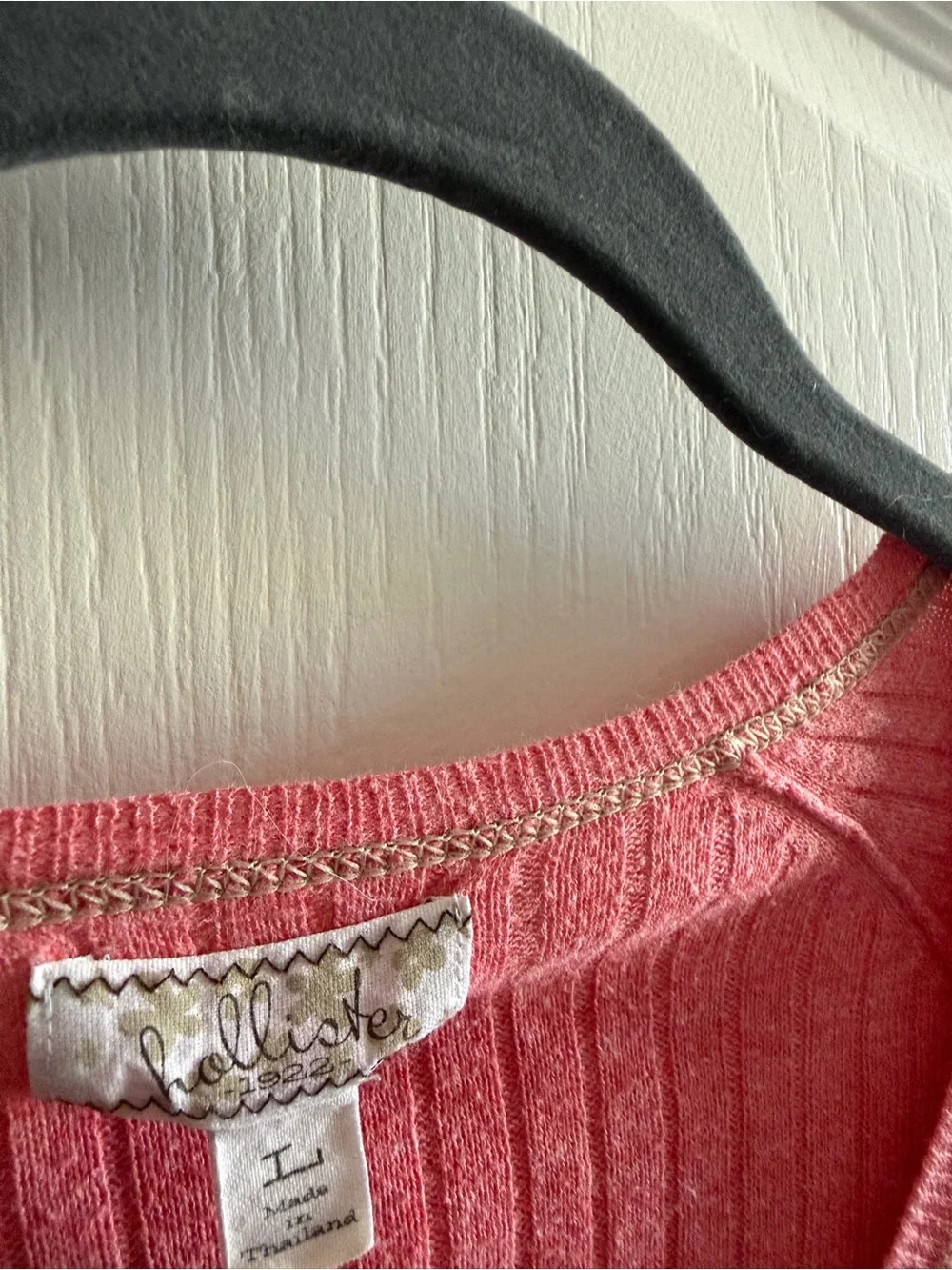 Hollister Pink Ribbed V-Neck Henley Sweater - Picture 4 of 9
